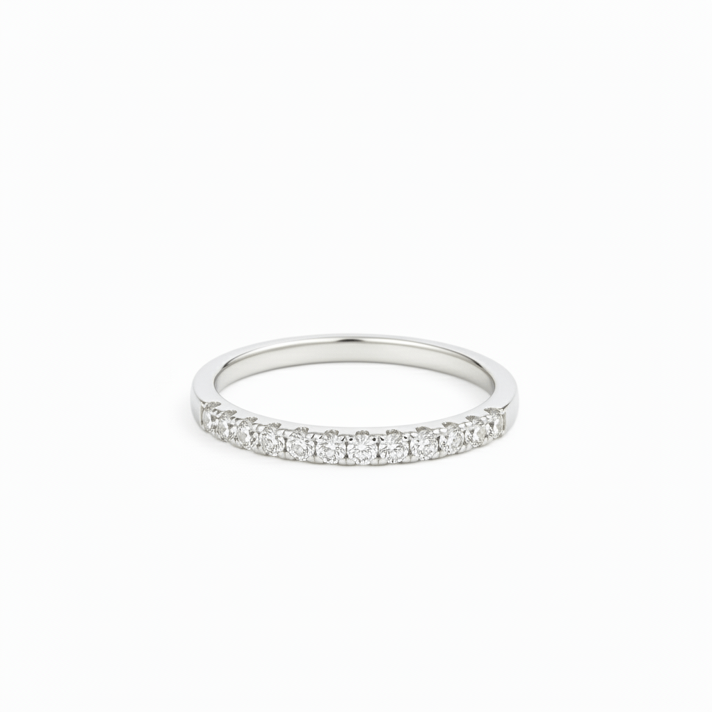 Conjunto Anel Meia Aliança de Moissanite Brilhante, Prata 925 com Banho de Ouro 18k, Moissanite Cor D VVS1 Certificada - Monlí