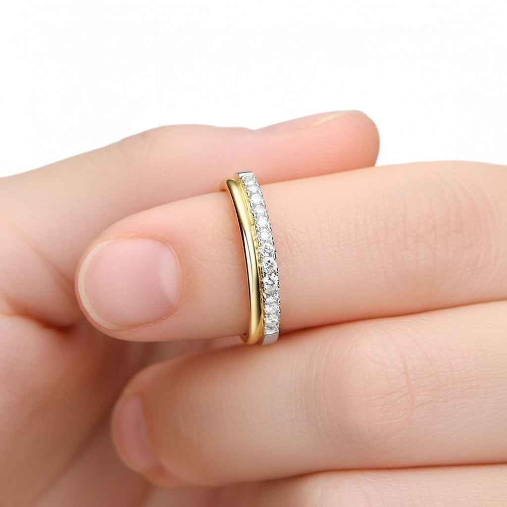 Conjunto Anel Meia Aliança Moissanite Brilhante em Prata 925 com Banho de Ouro 18k - Moissanite Cor D VVS1 Certificada