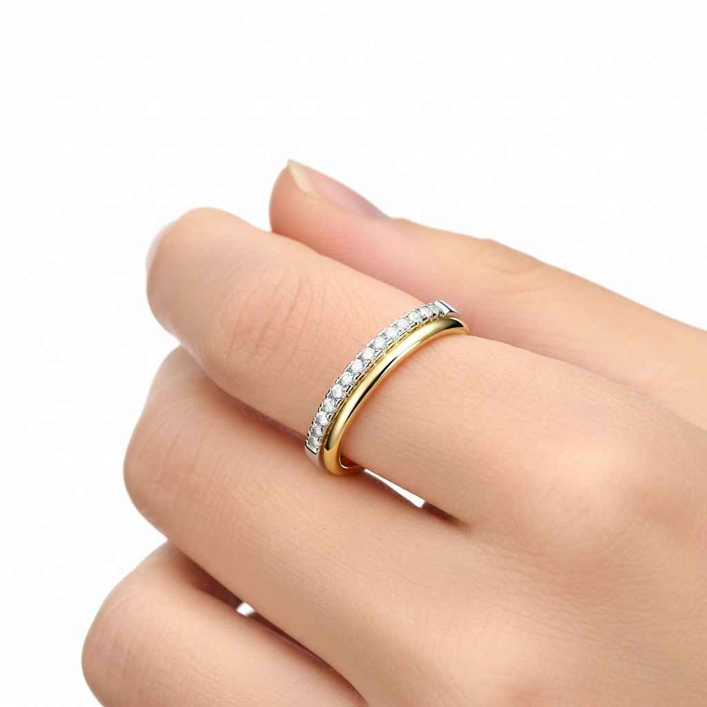 Conjunto Anel Meia Aliança Moissanite Brilhante em Prata 925 com Banho de Ouro 18k - Moissanite Cor D VVS1 Certificada