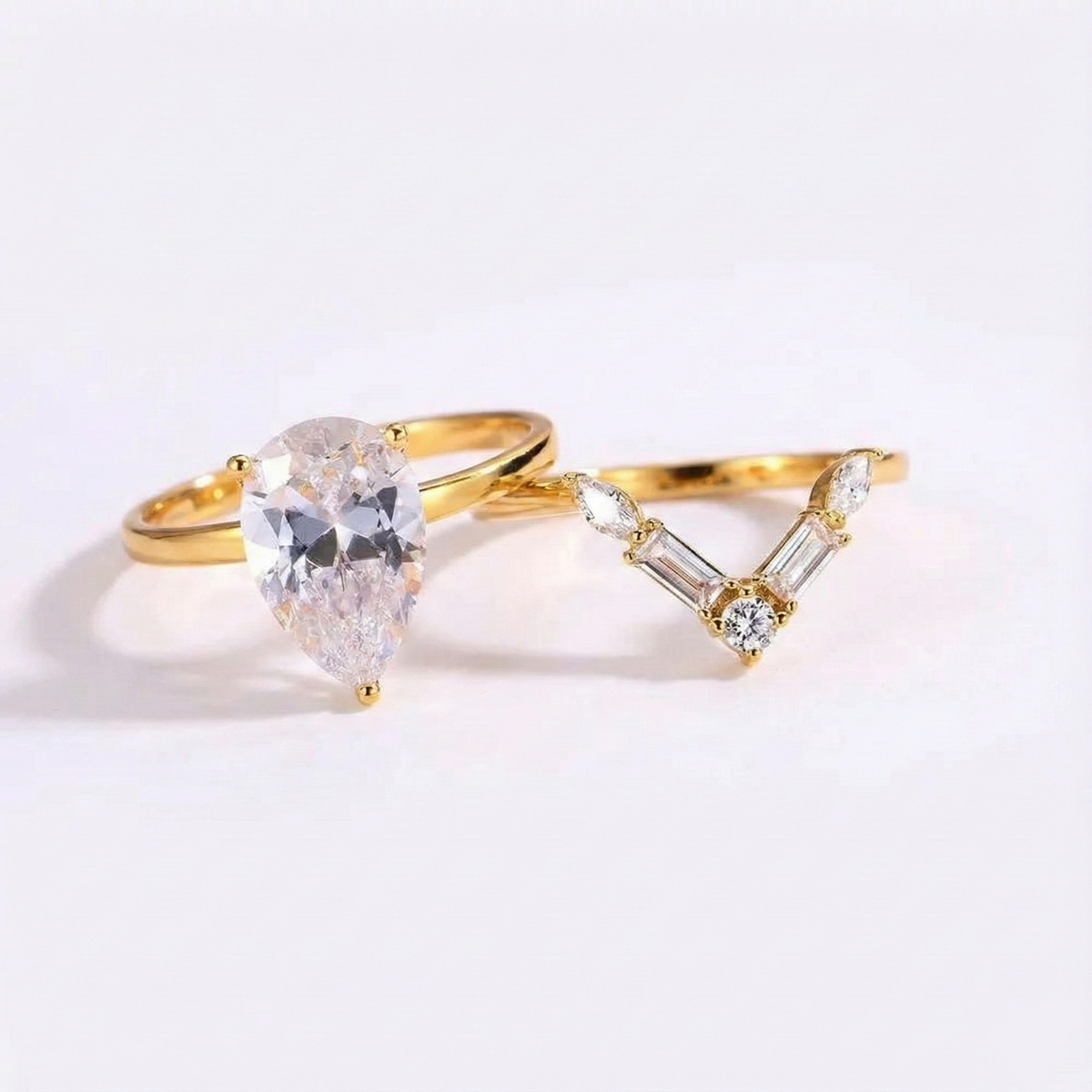 Conjunto Anel Solitário de Moissanite Gota 4ct em Prata 925 com Banho de Ouro 18K, Moissanite Cor D VVS1 Certificada — Monlí