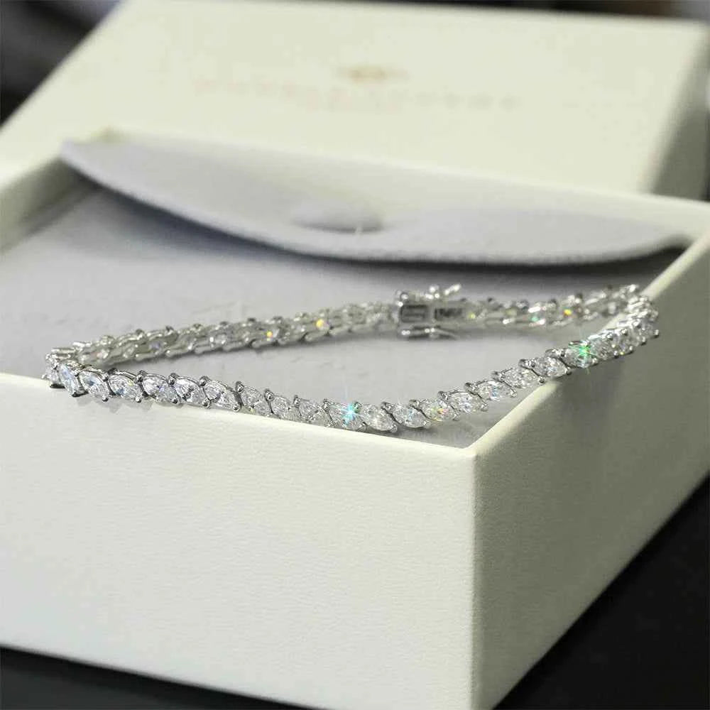 Pulseira Riviera Marquise Cut 0.5ct em Moissanite Cor D VVS1 Certificada em Prata 925 com Banho de Ouro 18K — Monlí