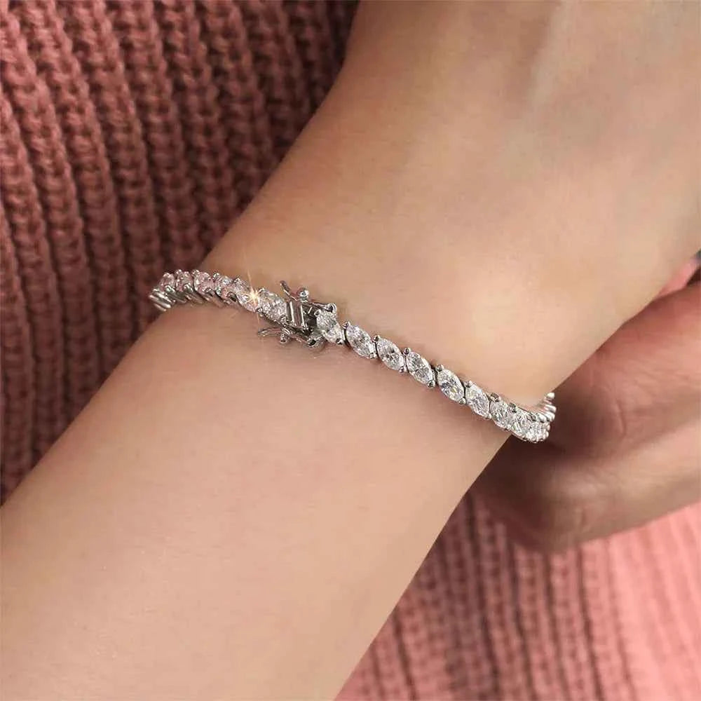 Pulseira Riviera Marquise Cut 0.5ct em Moissanite Cor D VVS1 Certificada em Prata 925 com Banho de Ouro 18K — Monlí