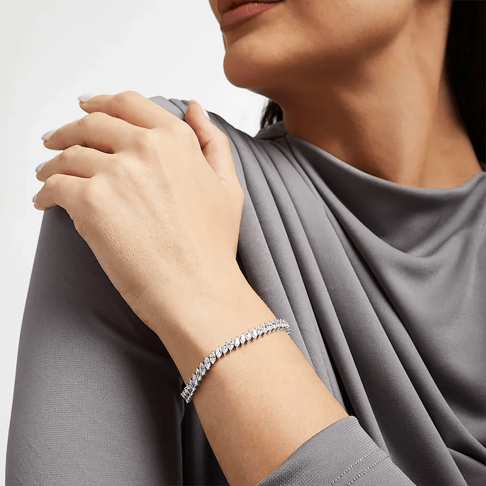 Pulseira Riviera Marquise Cut 0.5ct em Moissanite Cor D VVS1 Certificada em Prata 925 com Banho de Ouro 18K — Monlí - Monlí