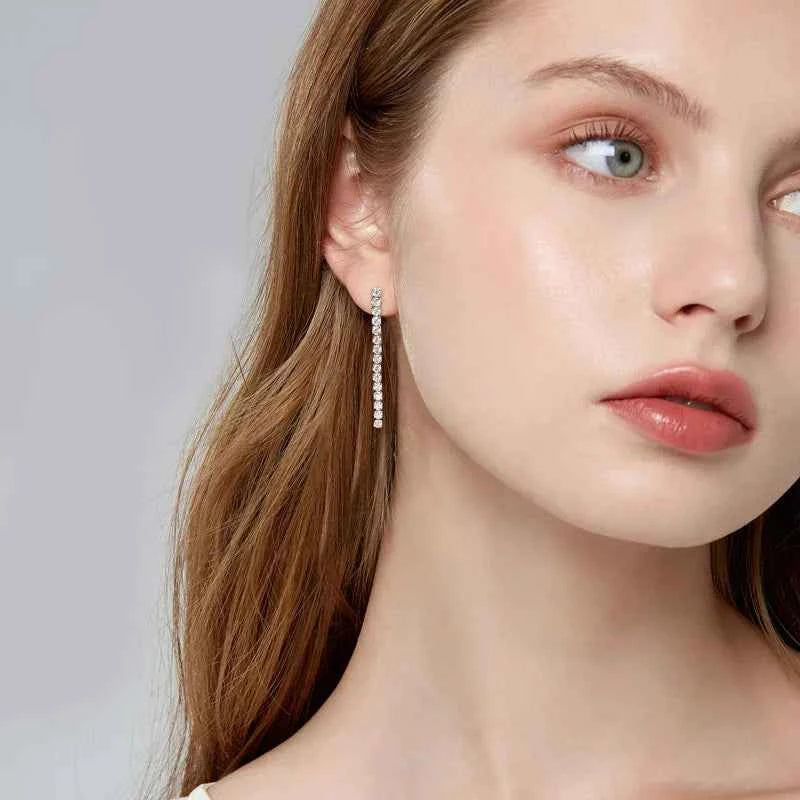 Brinco Cravejado Tennis Tassel Moissanite 2,5mm em Prata 925 — Elegância e Movimento com Certificação GRA — Monlí