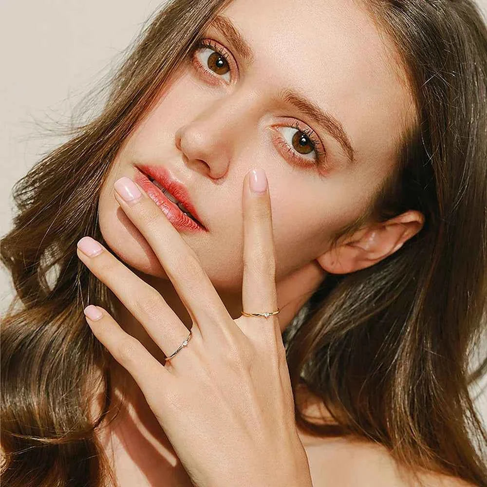 Anel de Moissanite Brilhante 2mm em Prata 925 Banhada a Ouro 18K, Moissanite Cor D VVS1 Certificada — Monlí